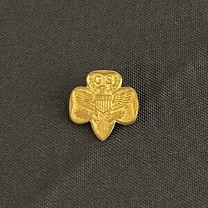 Vintage Girl Scouts GS Trefoil Brass Pin Eagle Shield Emblem Junior Badge